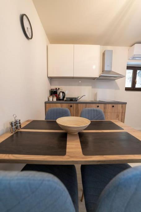 Lithic Suites Καλαμπάκα Εξωτερικό φωτογραφία